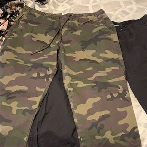 Mens medium canvas joggers 2 pair black and camo